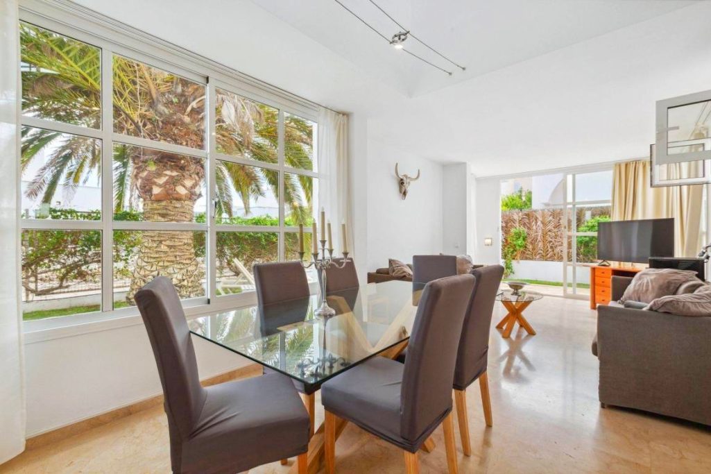 Salon mit Esstisch Salon mit Esstisch